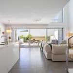 Stylish 3-bedroom Haven With A Private Pool Casa de Férias *