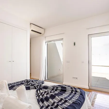 Stylish 3-bedroom Haven With A Private Pool Vakantiehuis *