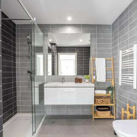 Vakantiehuis Stylish 3-bedroom Haven With A Private Pool