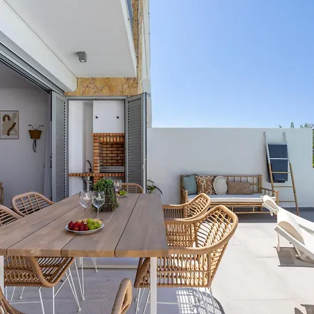 Stylish 3-bedroom Haven With A Private Pool Vakantiehuis Albufeira