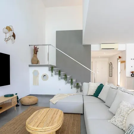 Dom wakacyjny Stylish 3-bedroom Haven With A Private Pool Albufeira