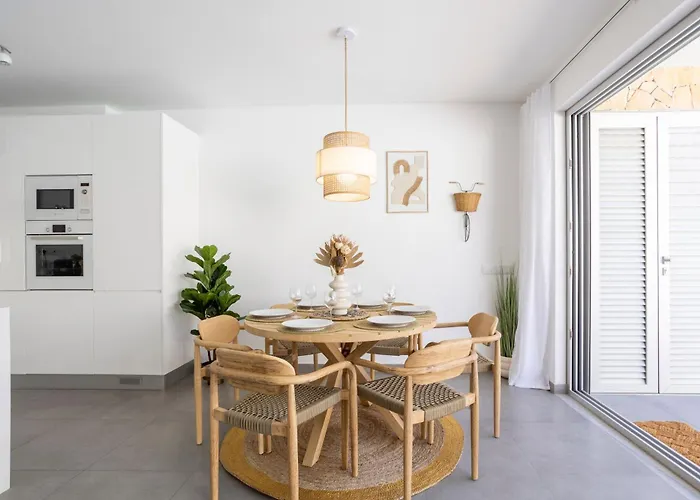 Prázdninový dům Stylish 3-bedroom Haven With A Private Pool *