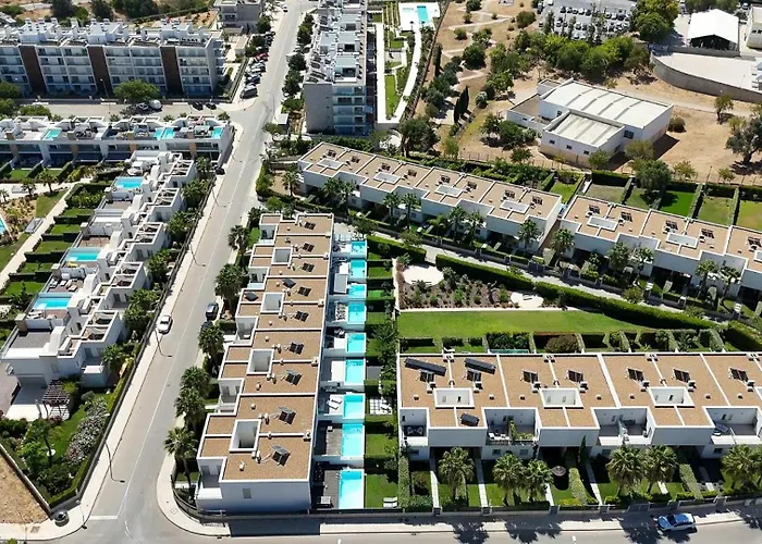 Stylish 3-bedroom Haven With A Private Pool Prázdninový dům *