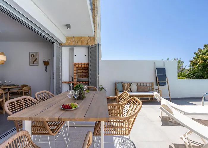 Stylish 3-bedroom Haven With A Private Pool Prázdninový dům Albufeira