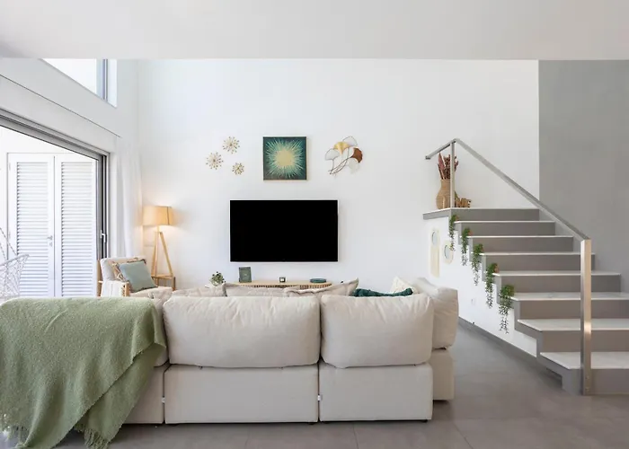 Prázdninový dům Stylish 3-bedroom Haven With A Private Pool