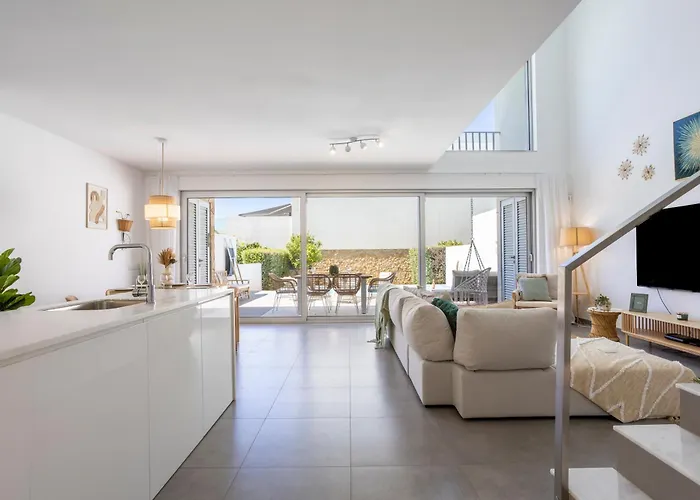 Stylish 3-bedroom Haven With A Private Pool Prázdninový dům *