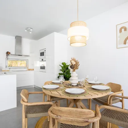 Stylish 3-bedroom Haven With A Private Pool * アルブフェイラ