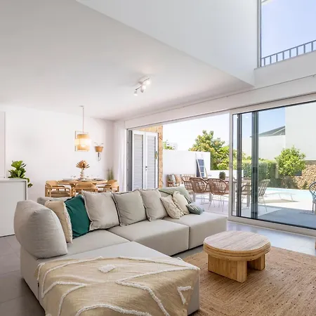 Stylish 3-bedroom Haven With A Private Pool * アルブフェイラ