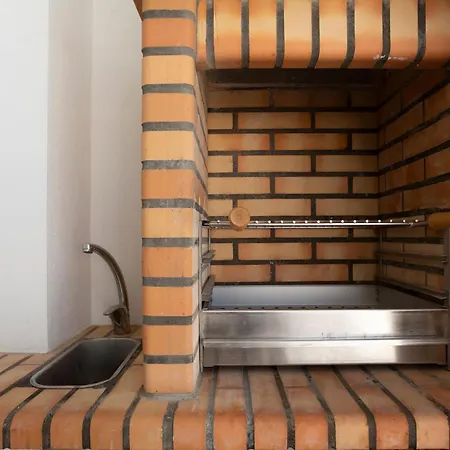 Stylish 3-bedroom Haven With A Private Pool アルブフェイラ